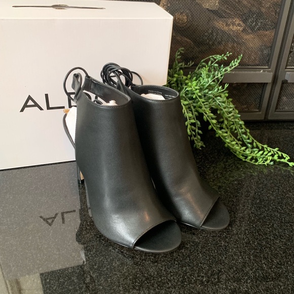 Aldo Tie-up Heels 👠 - Picture 1 of 7